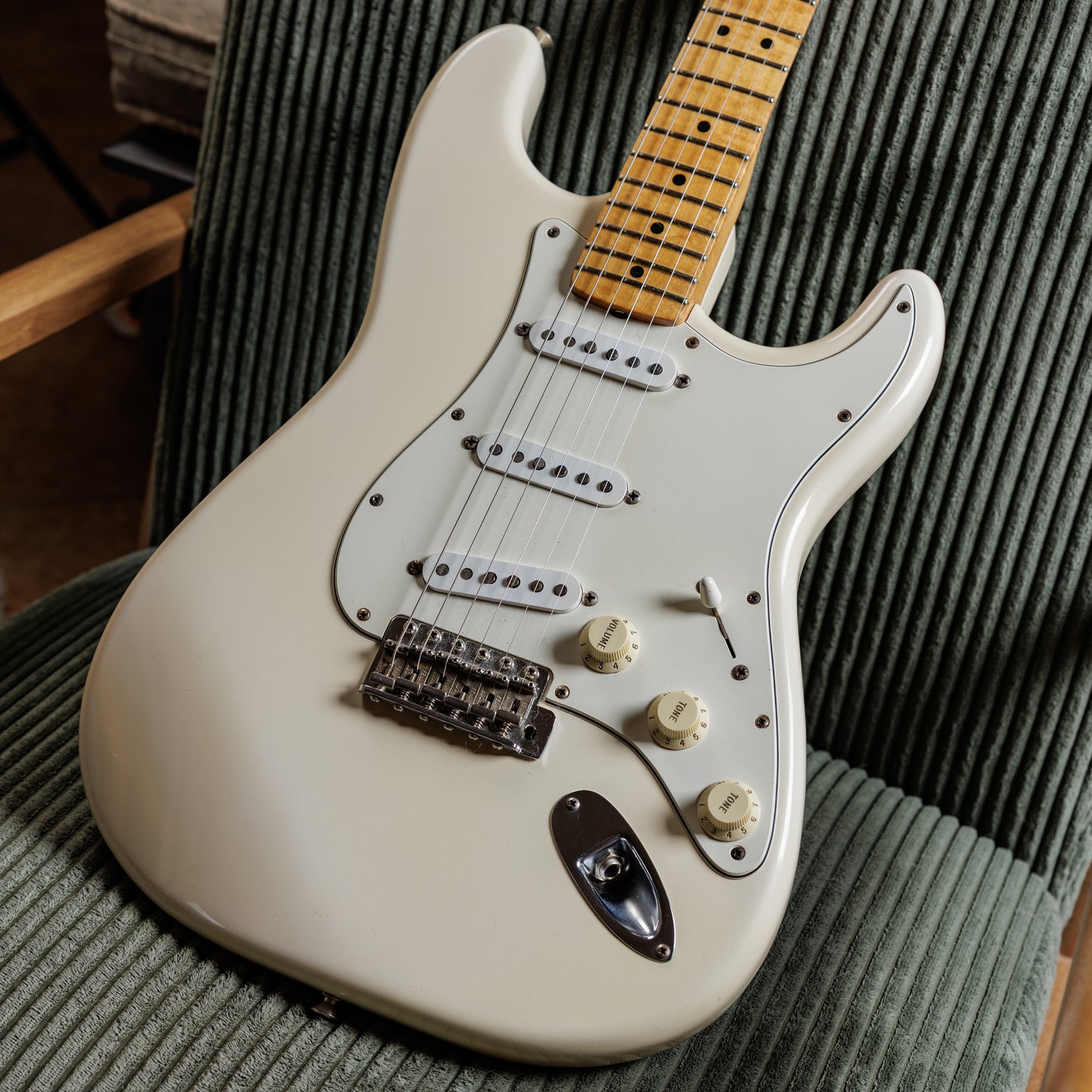 Fender Jimi Hendrix Voodoo Stratocaster with Maple Fretboard 1997 - 2000 - Olympic White