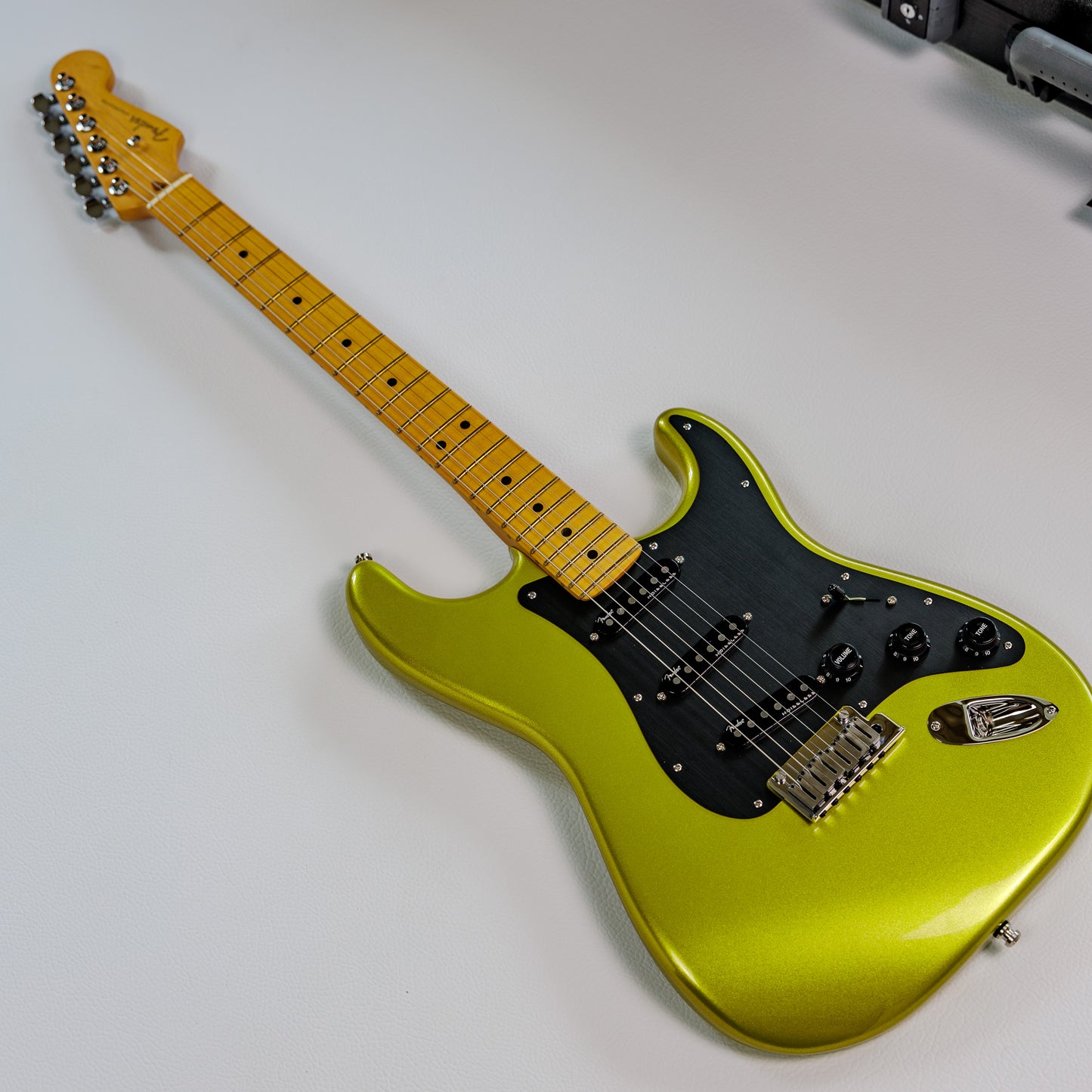 Fender American Ultra II Stratocaster with Maple Fretboard 2024 - Present - Solar Flare