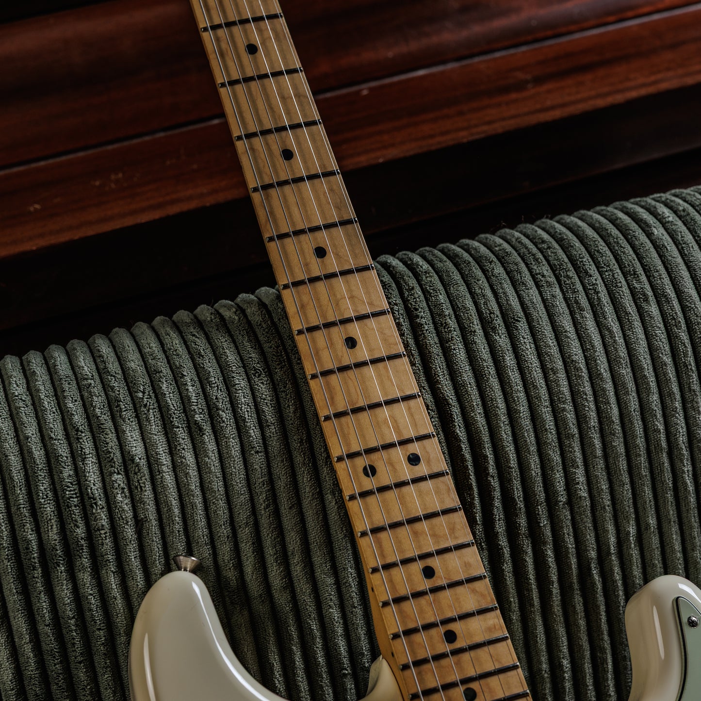 Fender Deluxe Roadhouse Stratocaster with Maple Fretboard 2018 - Olympic White