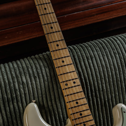 Fender Deluxe Roadhouse Stratocaster with Maple Fretboard 2018 - Olympic White