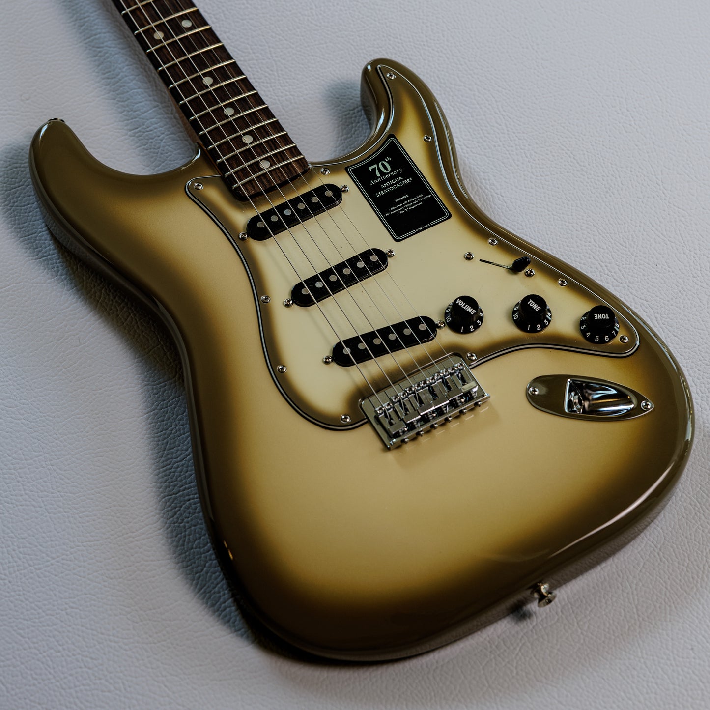 Fender 70th Anniversary Vintera II Stratocaster 2024 - Antigua