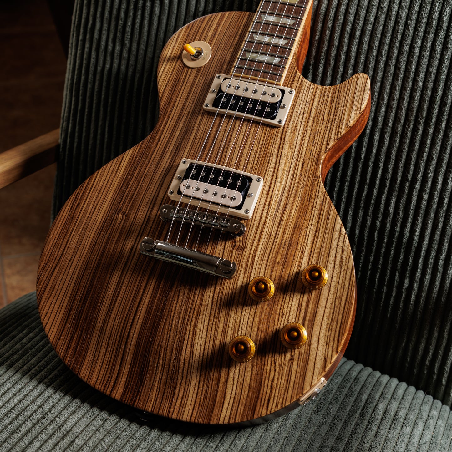 Gibson Guitar Of The Week #19 Les Paul Classic Antique 2007 - Zebra Wood