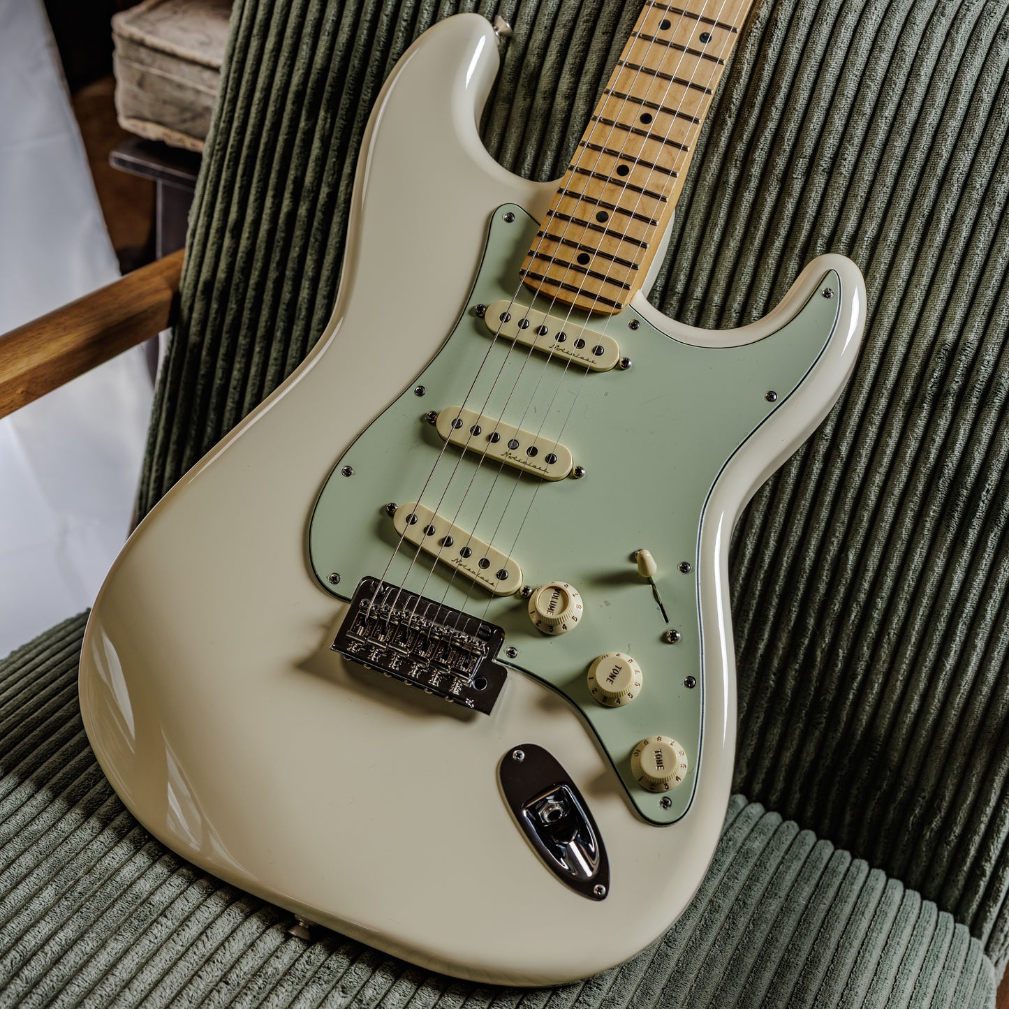 Fender Deluxe Roadhouse Stratocaster with Maple Fretboard 2018 - Olympic White