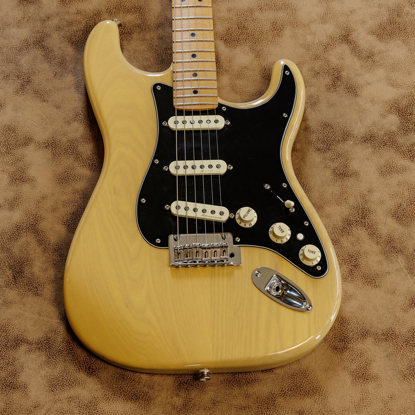 Fender Deluxe Stratocaster with Maple Fretboard 2017 - 2019 - Vintage Blonde
