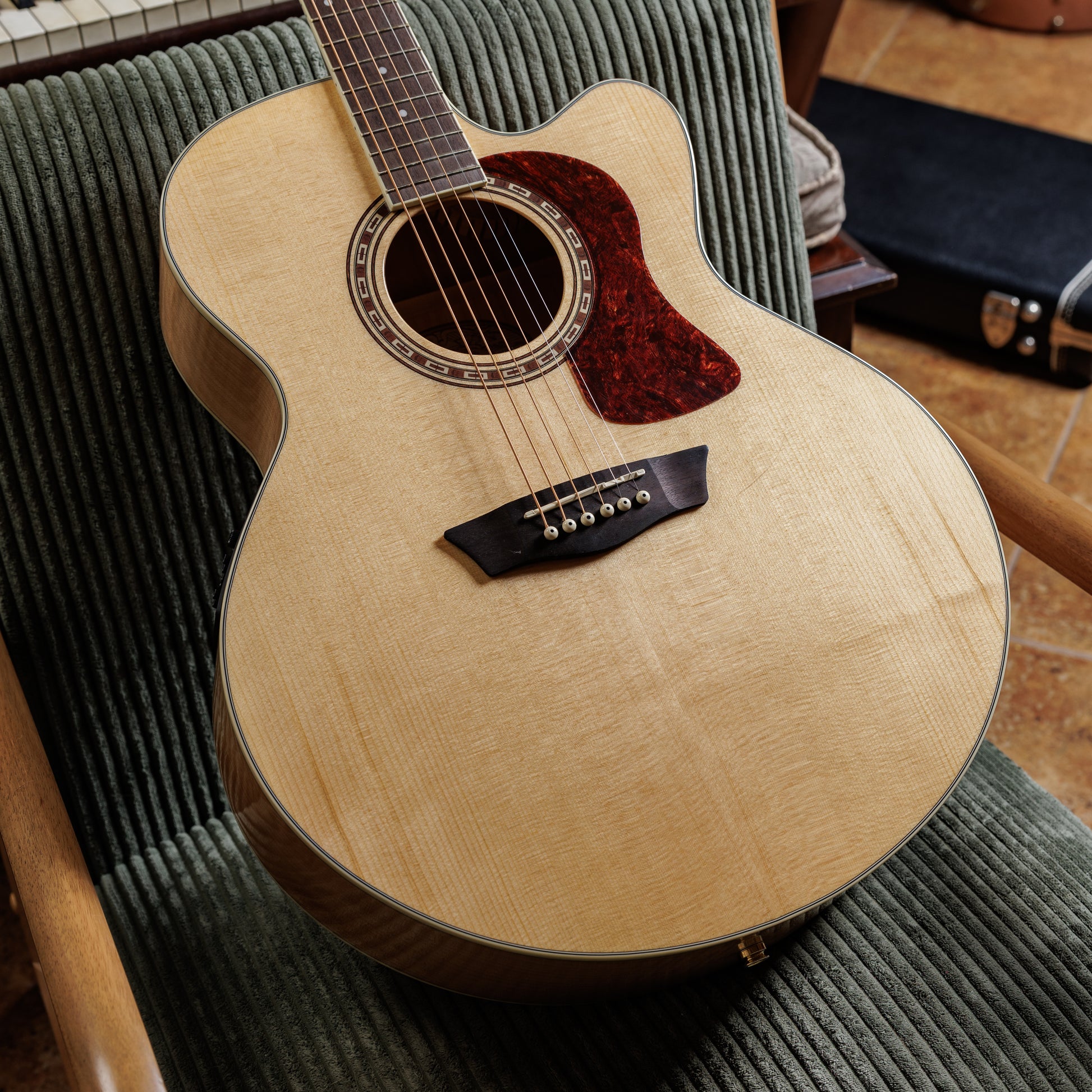 Washburn HJ40SCE Heritage Jumbo with Electronics 2010s - Natural