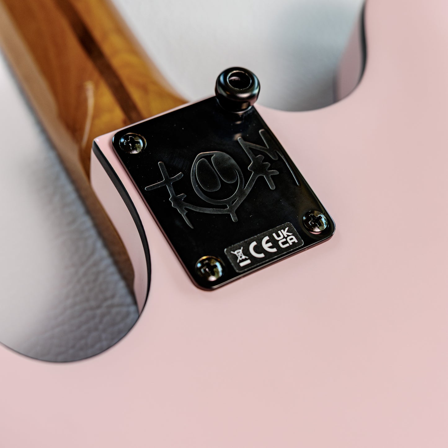 CLEAN Fender Tom DeLonge Starcaster 2024 - Present - Shell Pink