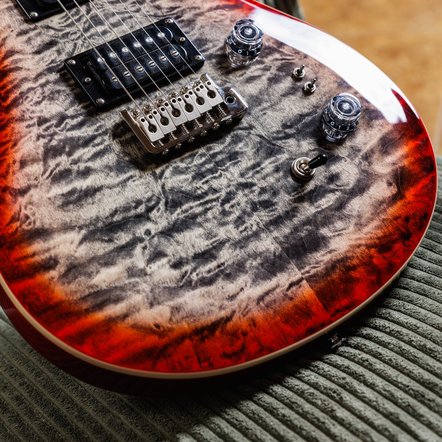 PRS SE Custom 24-08 Quilt 2025 - Present - Charcoal Cherry Burst