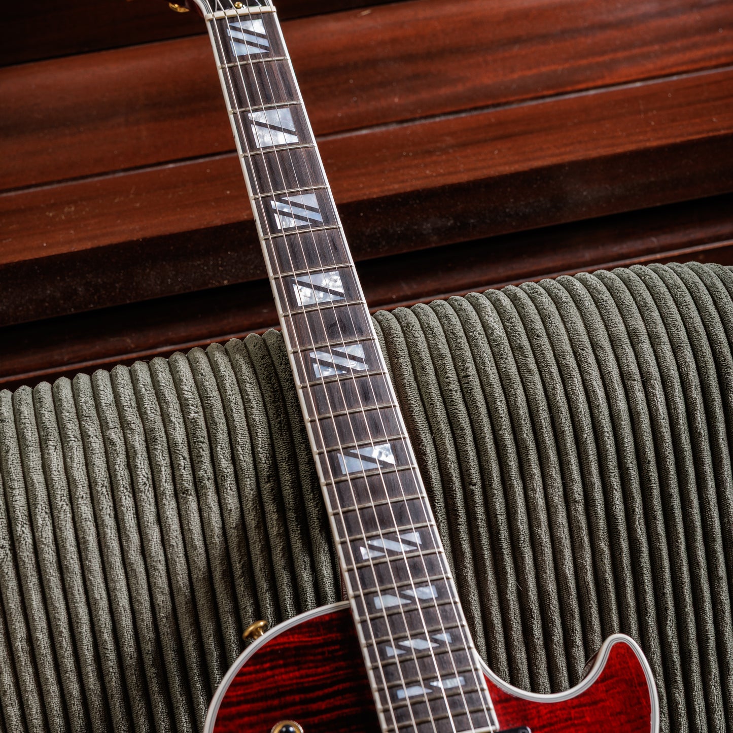 Gibson Les Paul Supreme 2024 - Dark Wine Red