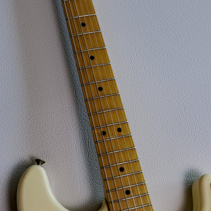 Fender Standard Stratocaster with Maple Fretboard 2005 - Arctic White