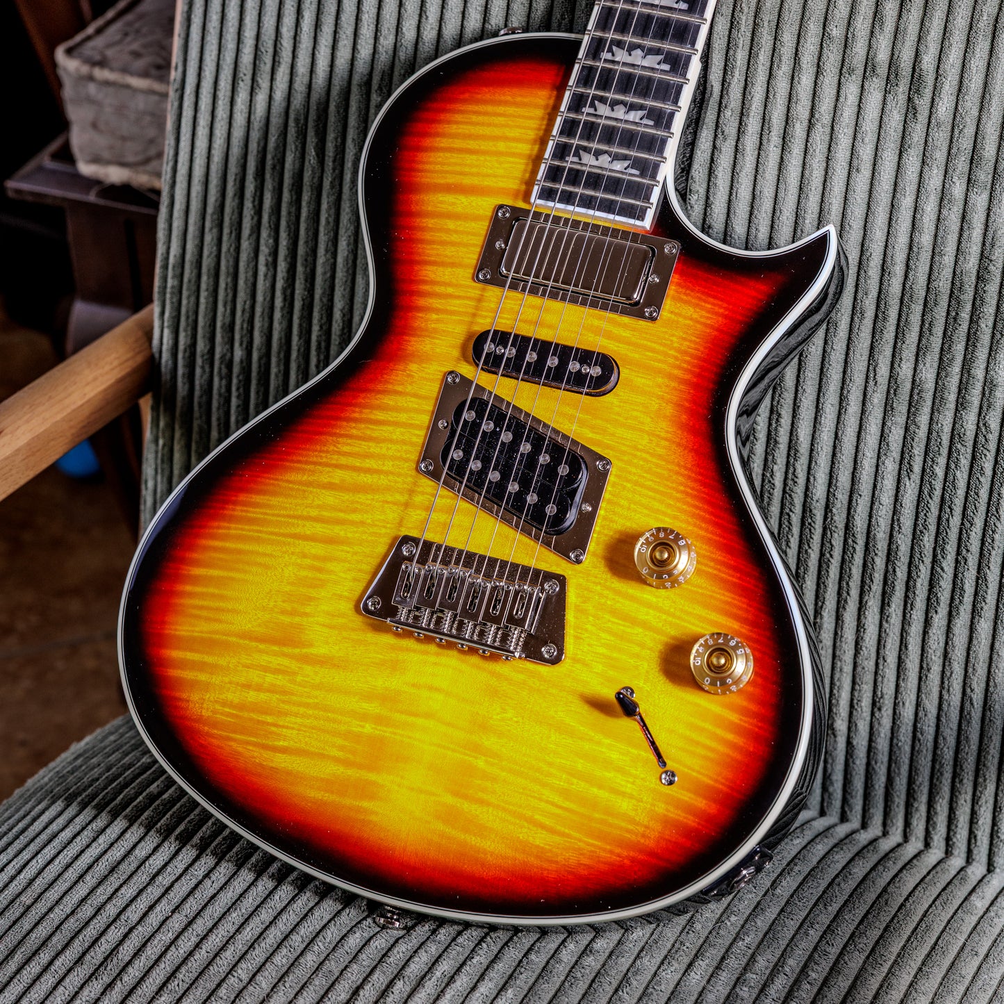 Epiphone Nighthawk Custom Reissue 2010 - 2013 - Fireburst