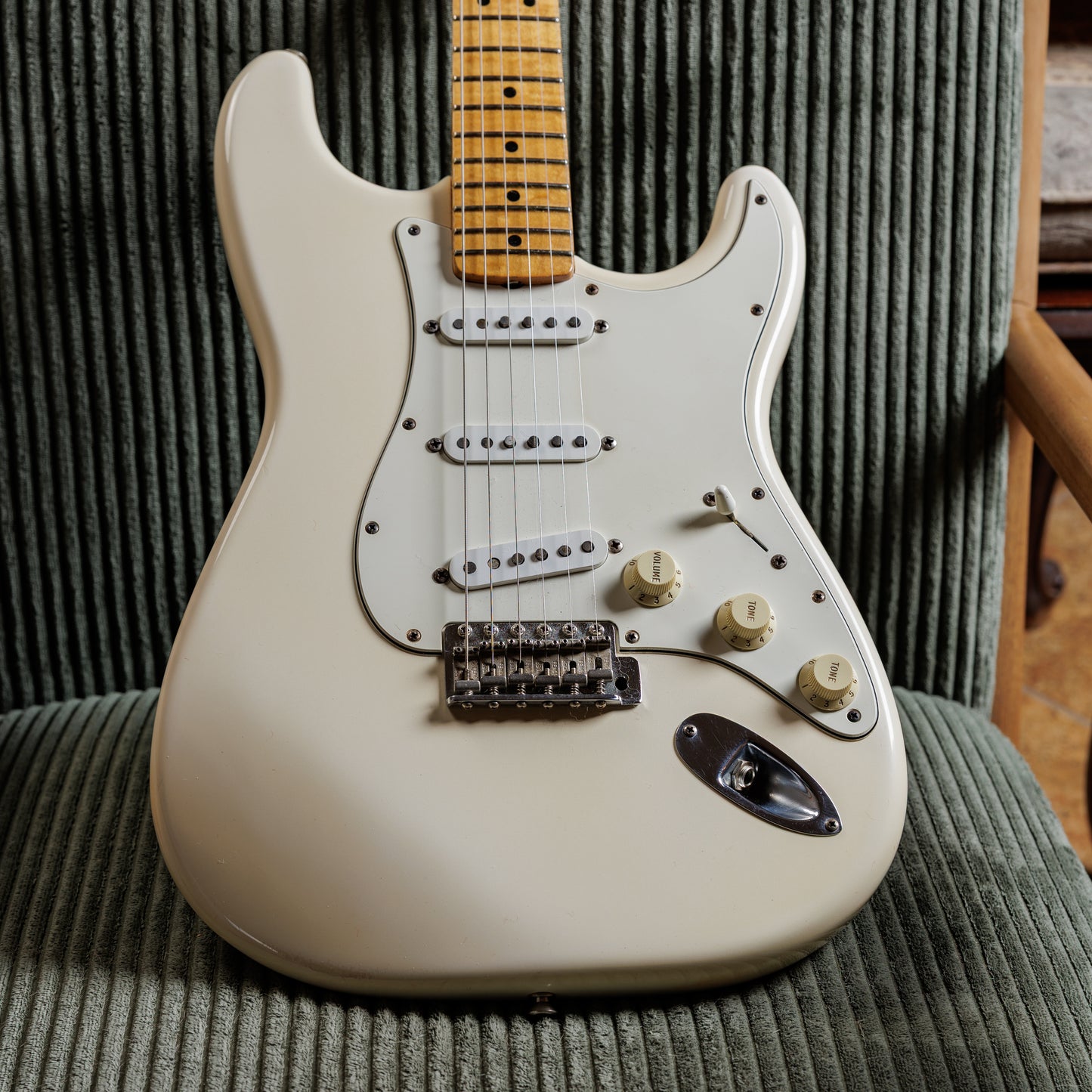 Fender Jimi Hendrix Voodoo Stratocaster with Maple Fretboard 1997 - 2000 - Olympic White