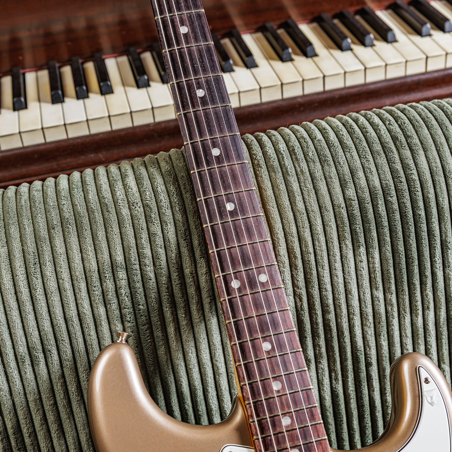 Fender American Vintage II '65 Stratocaster 2025 - Present - Shoreline Gold