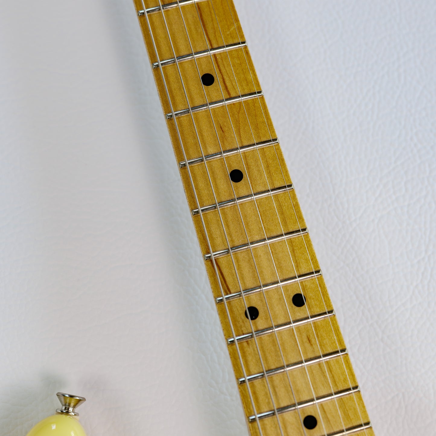 Fender Deluxe Roadhouse Stratocaster with Maple Fretboard 2016 - Vintage White
