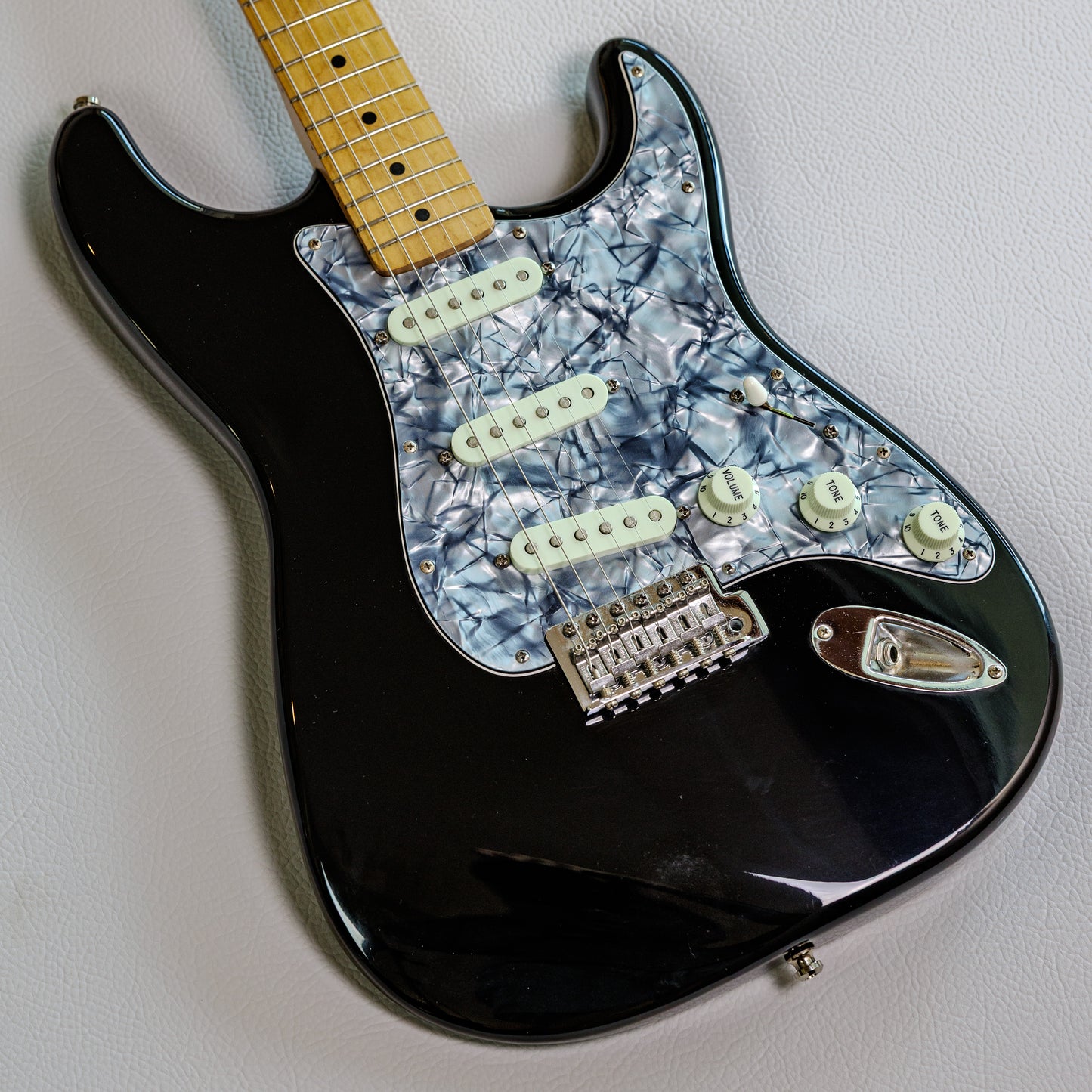 1998 Fender Standard Stratocaster – Black Maple Neck | Upgraded Pickguard | MIM
