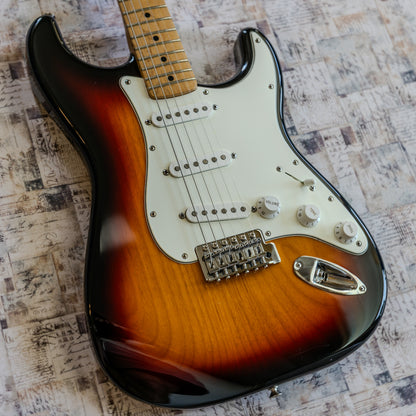 Fender Standard Stratocaster with Maple Fretboard 1998 - 2005 - Brown Sunburst