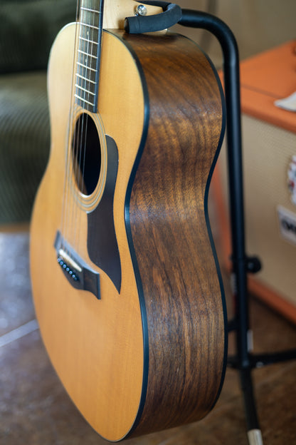 Taylor 114e Walnut with Maple Neck 2019 - Present - Natural