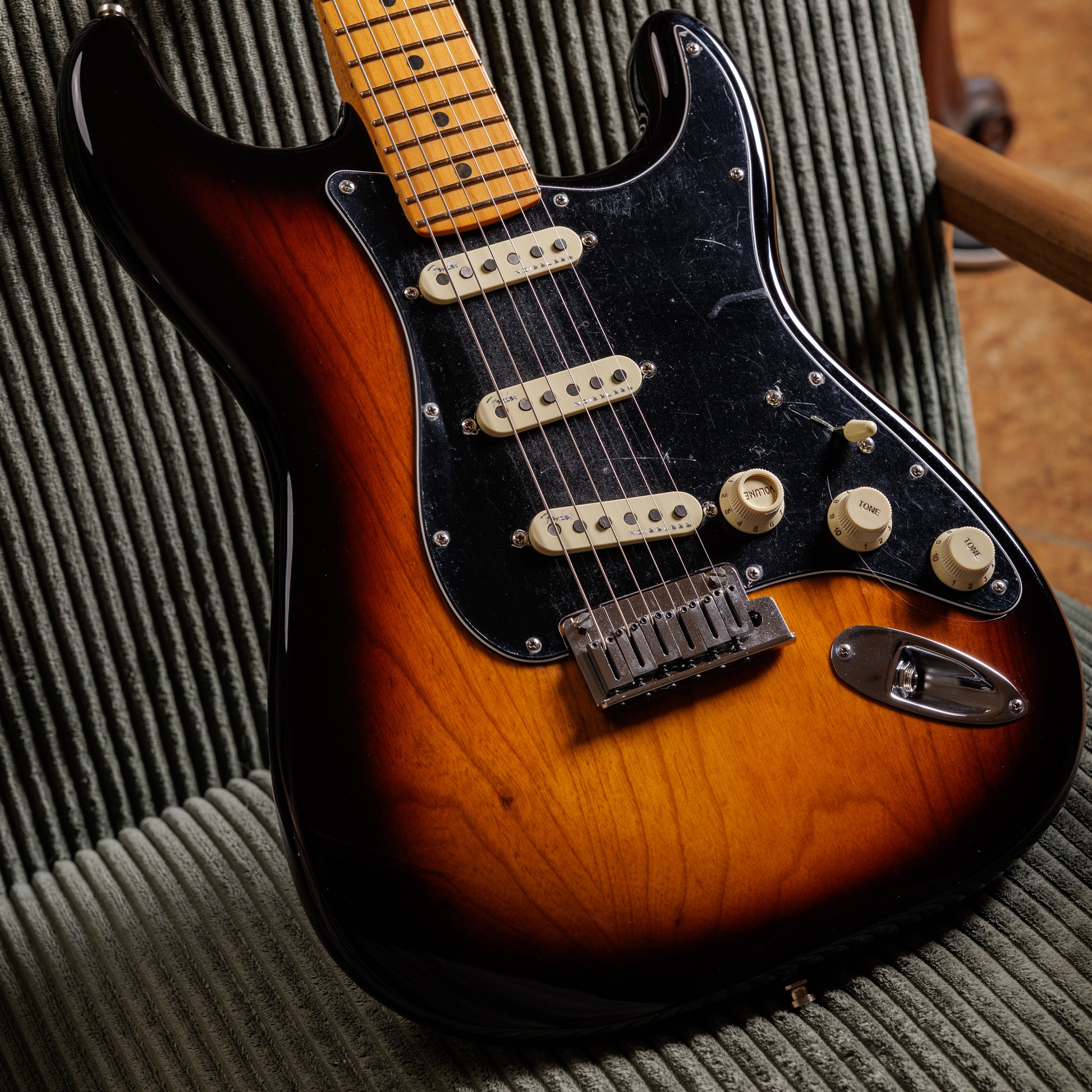 Fender American Ultra Luxe Stratocaster with Maple Fretboard 2021 - 2-Color Sunburst