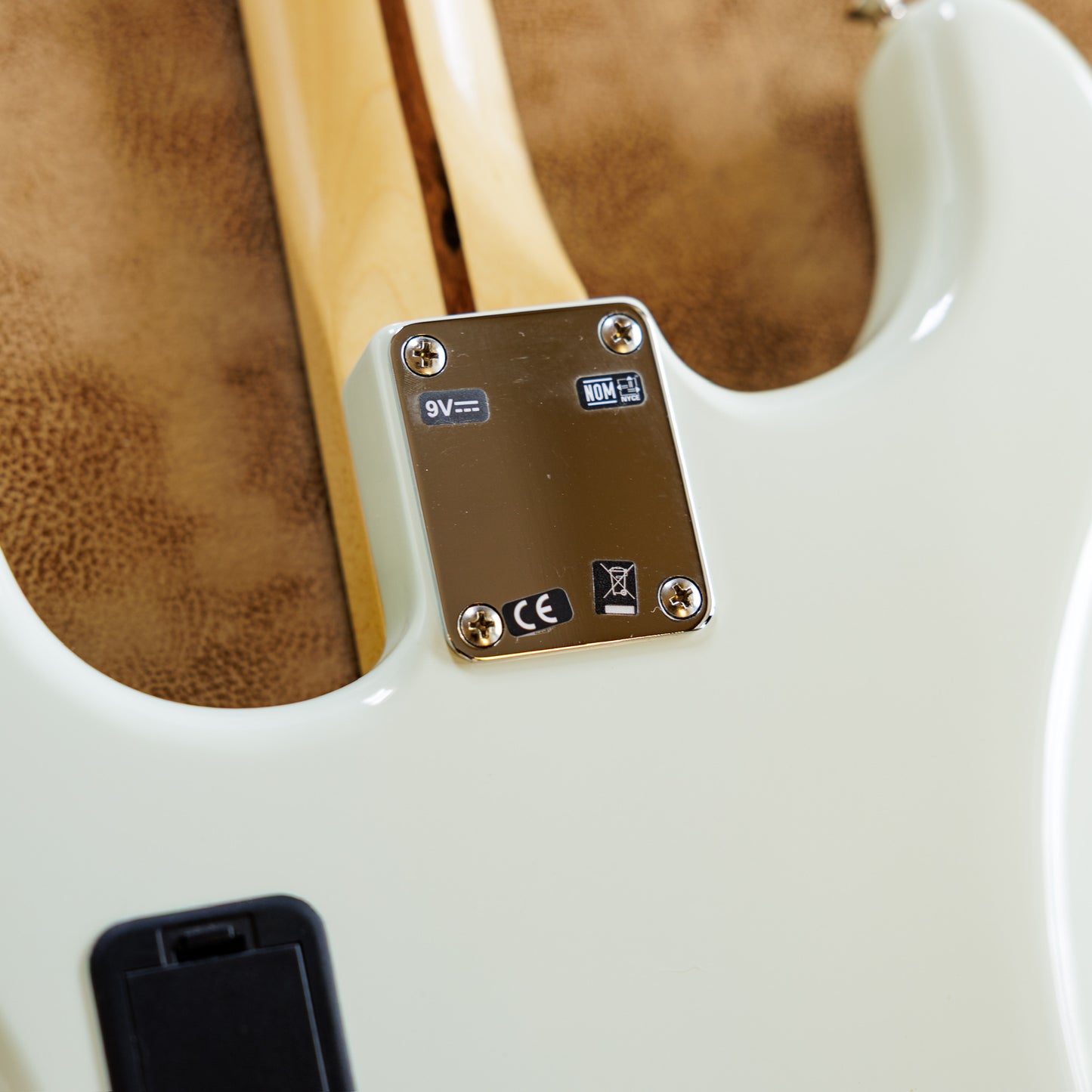 Minty Fender Deluxe Roadhouse Stratocaster with Rosewood Fretboard 2014 - 2015 - Sonic Blue