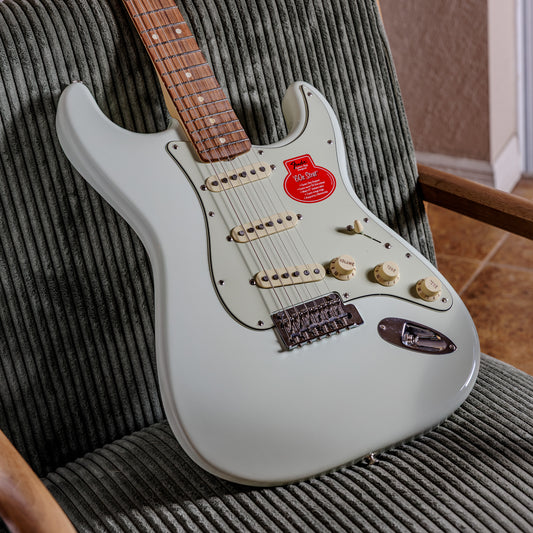 Fender Classic Player '60s Stratocaster with Pau Ferro Fretboard 2018 - Sonic Blue