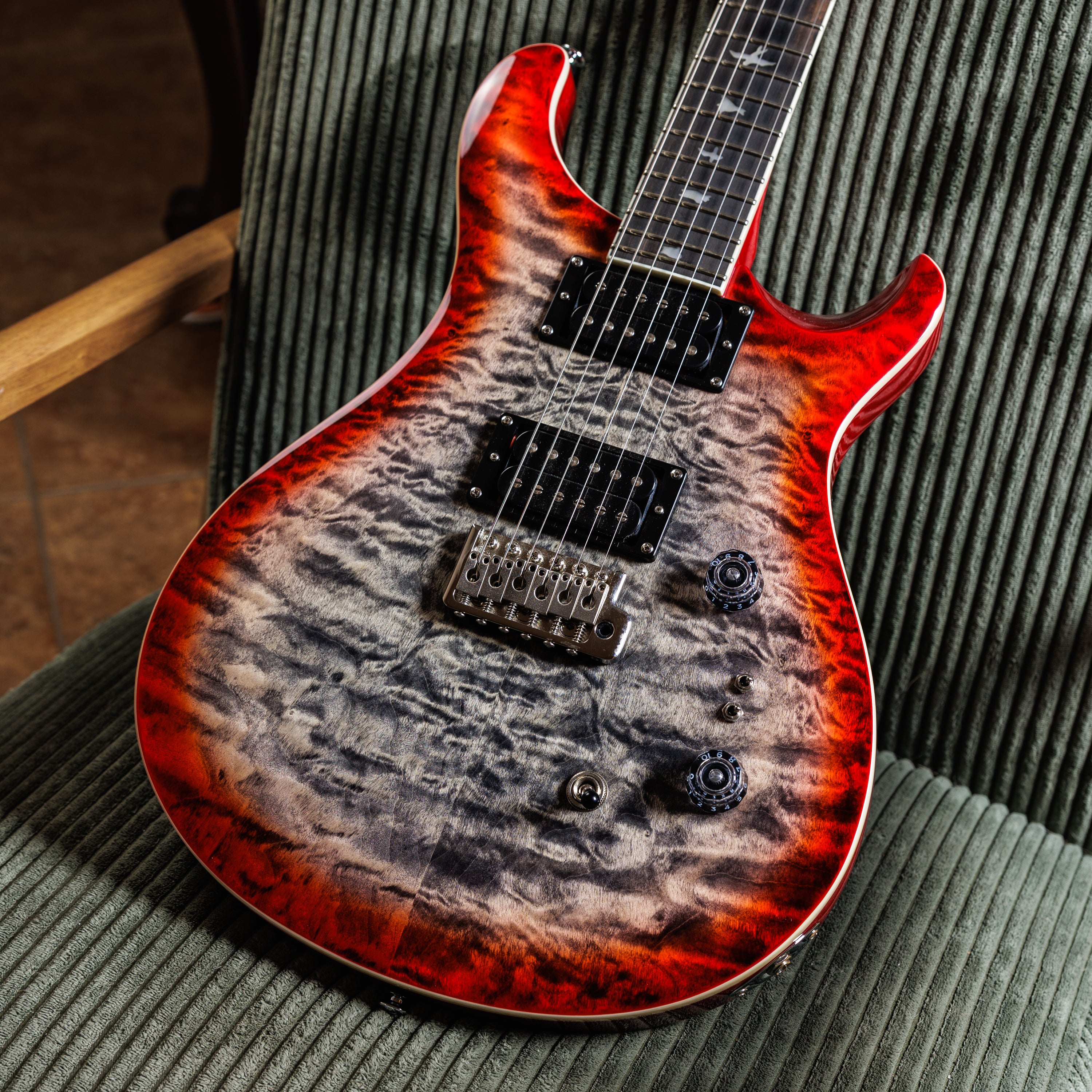 PRS SE Custom 24-08 Quilt 2025 - Present - Charcoal Cherry Burst