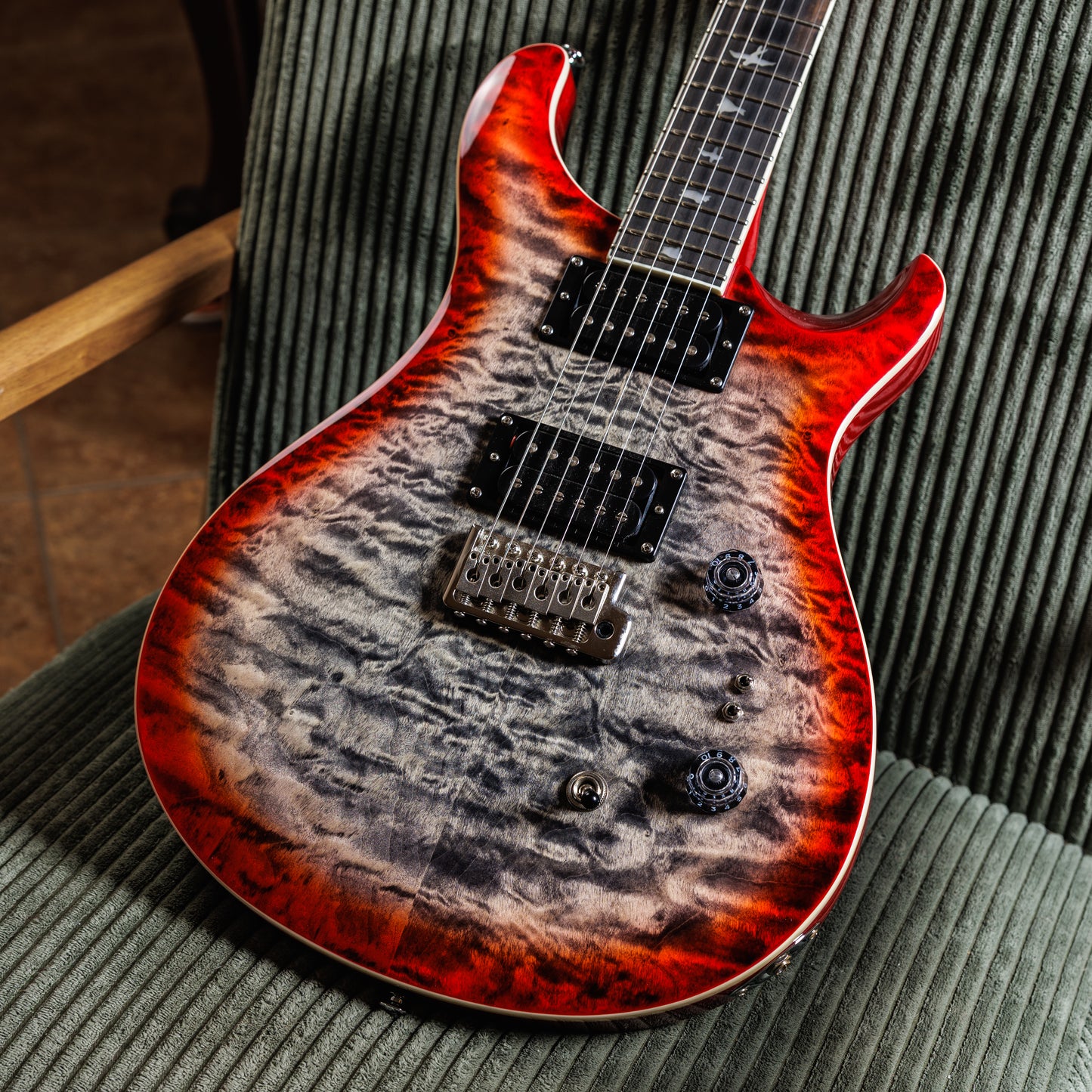 PRS SE Custom 24-08 Quilt 2025 - Present - Charcoal Cherry Burst
