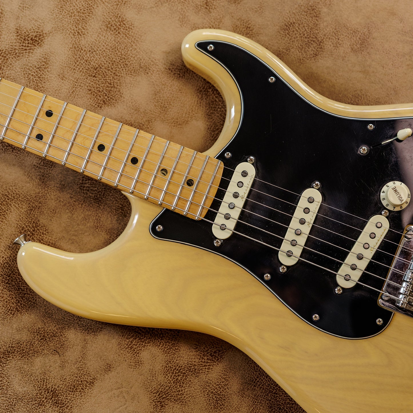 Fender Deluxe Stratocaster with Maple Fretboard 2017 - 2019 - Vintage Blonde