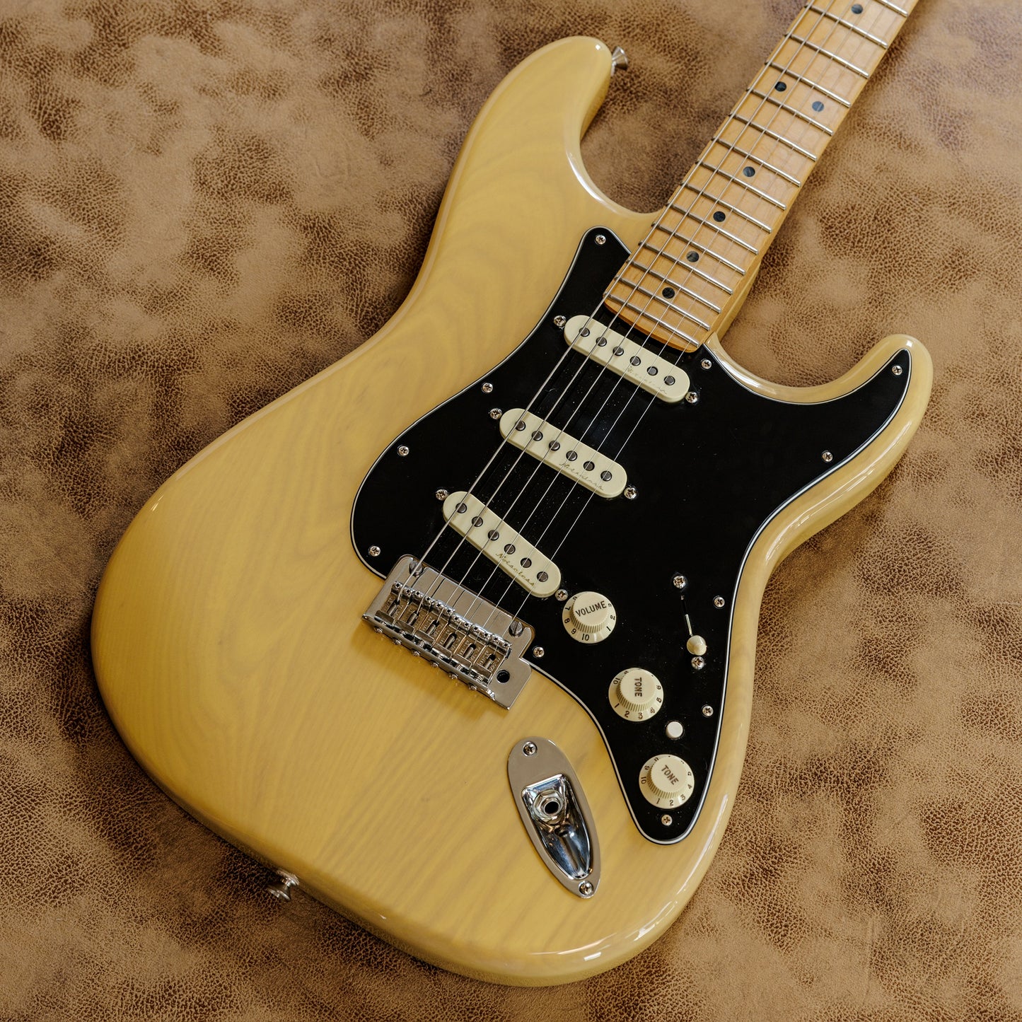 Fender Deluxe Stratocaster with Maple Fretboard 2017 - 2019 - Vintage Blonde