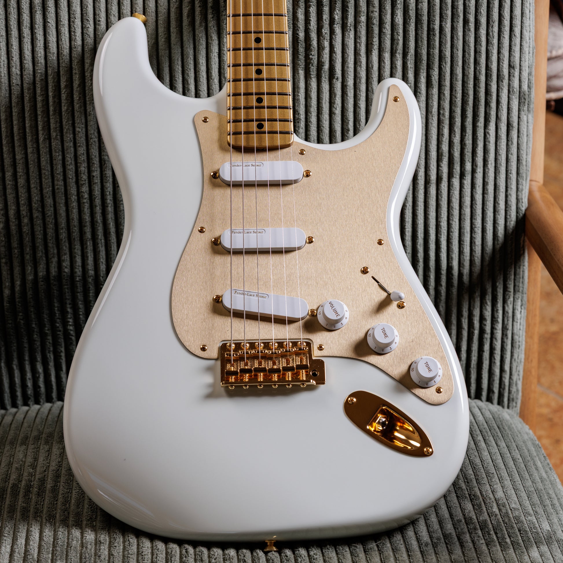 Fender Custom Shop 1959 Stratocaster NOS Olympic White / HLE Gold Lace Sensors