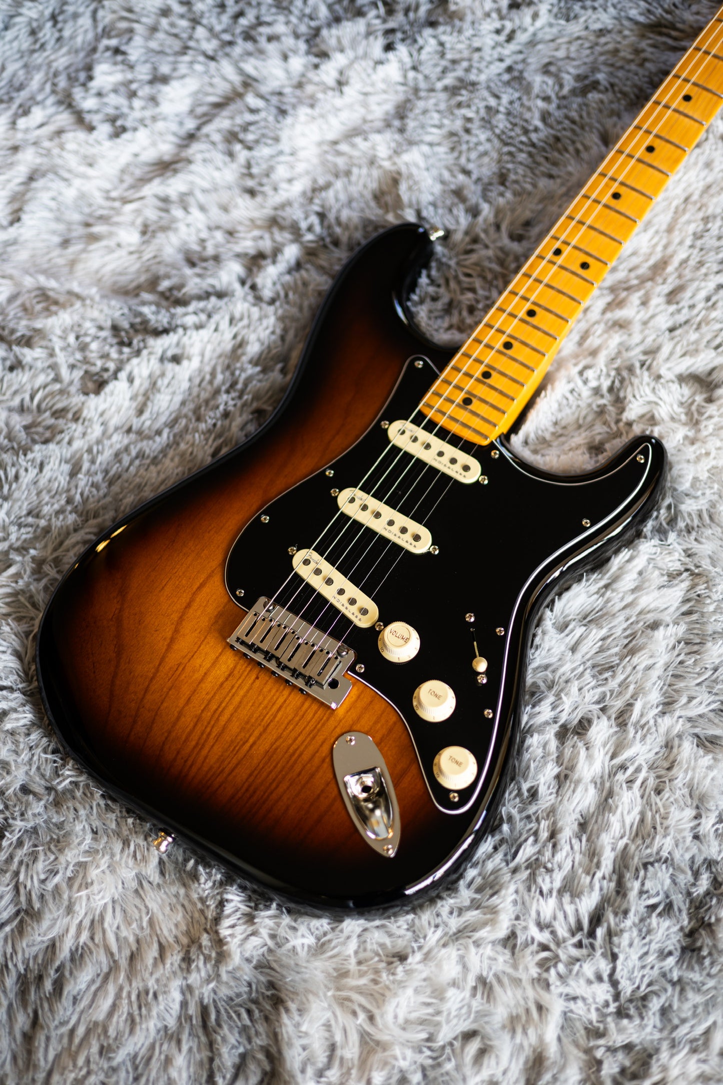 Fender American Ultra Luxe Stratocaster with Maple Fretboard 2021 - Present - 2-Color Sunburst