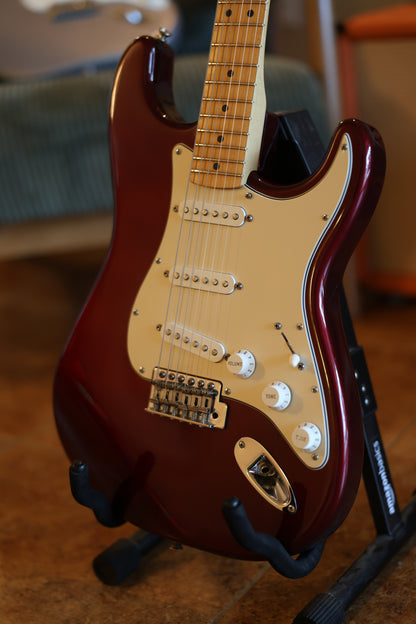 Fender Standard Stratocaster with Maple Fretboard 2006 - 2014 - Midnight Wine