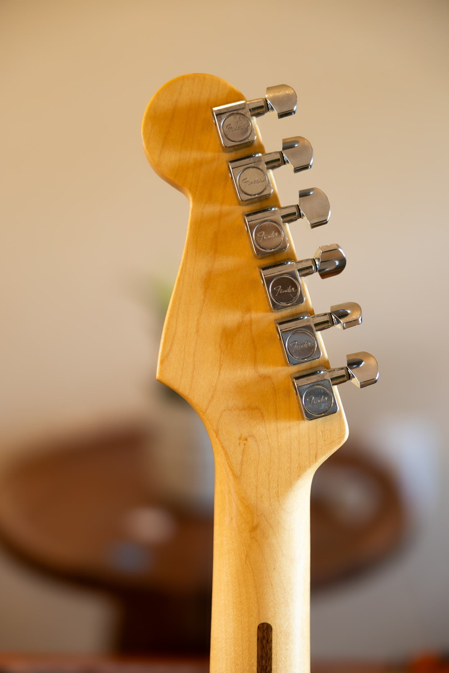 Fender Standard Stratocaster with Maple Fretboard 1998 - 2005 - Brown Sunburst