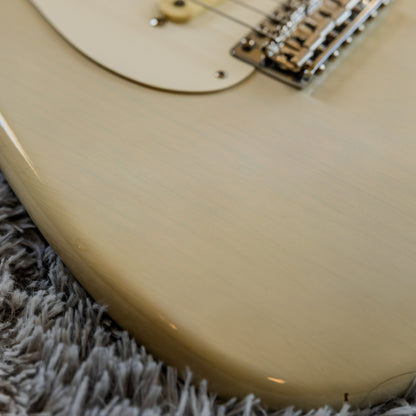 Fender Eric Johnson Stratocaster with Maple Fretboard 2005 - Present - White Blonde