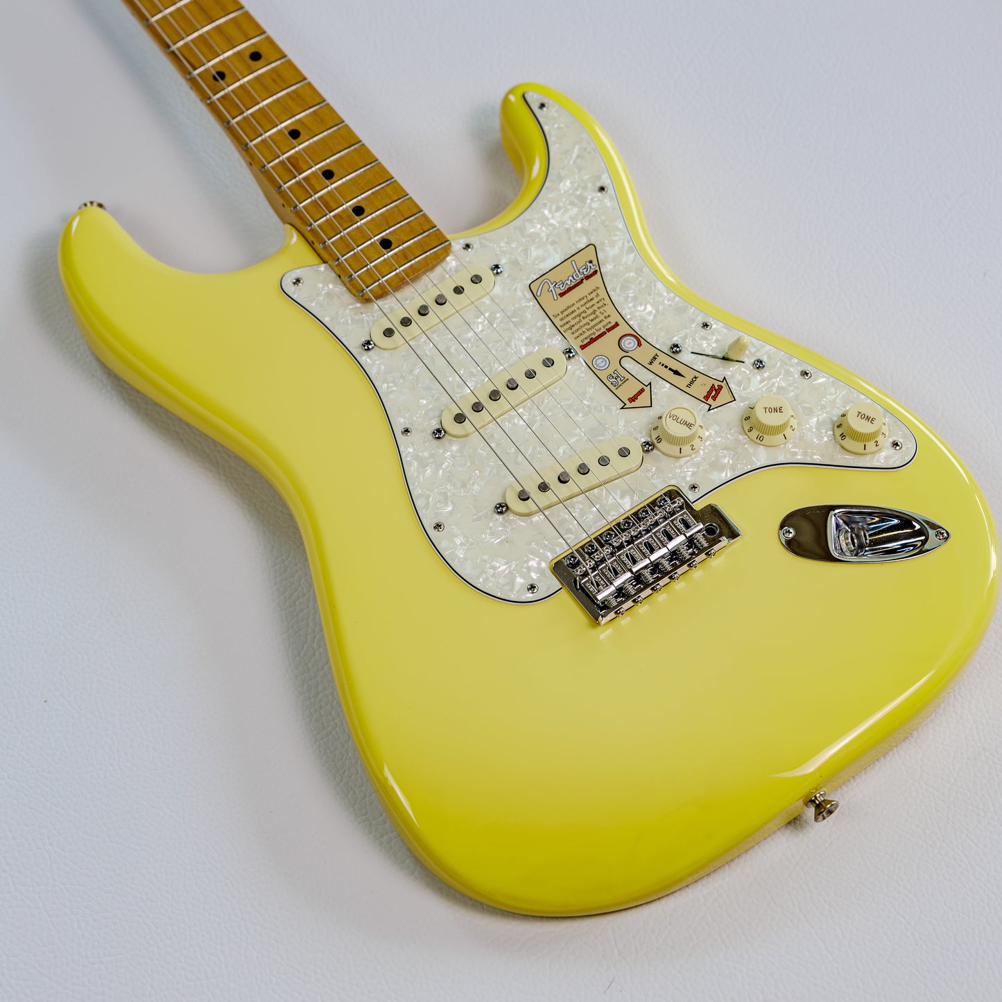 Fender Deluxe Roadhouse Stratocaster with Maple Fretboard 2016 - Vintage White