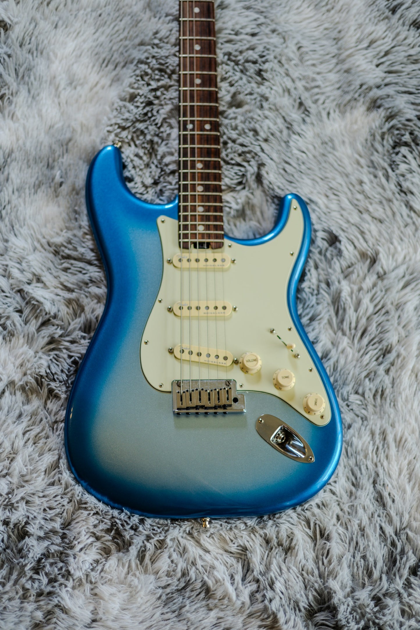 Fender American Elite Stratocaster with Rosewood Fretboard 2016 - 2019 - Sky Burst Metallic