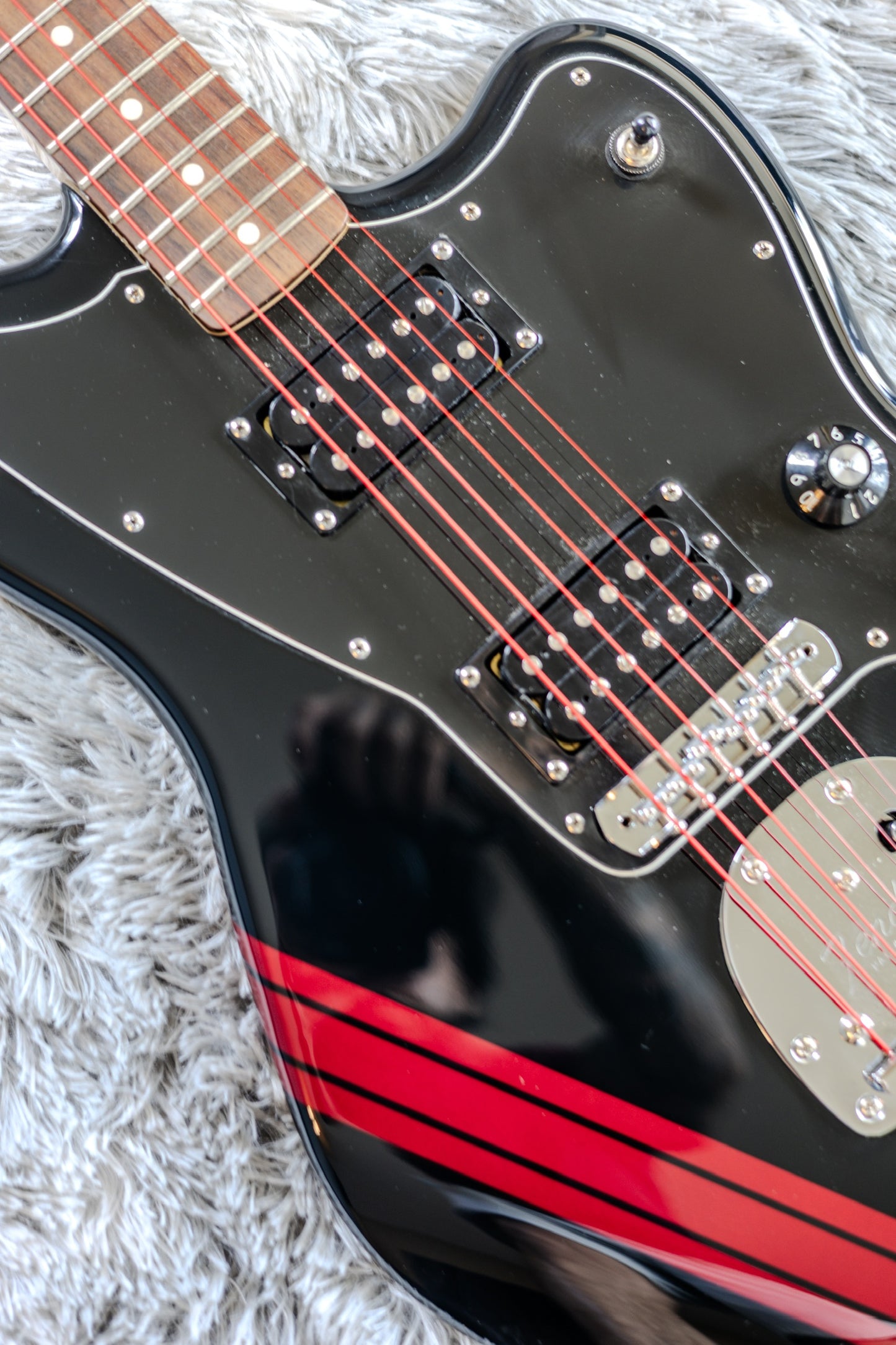 Fender Special Edition Blacktop Jazzmaster HH Stripe 2015-2016 - Black with Candy Apple Red Racing Stripe