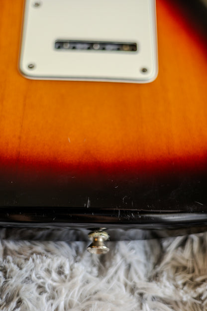 Fender Standard Stratocaster with Maple Fretboard 2006 - 2017 - Brown Sunburst