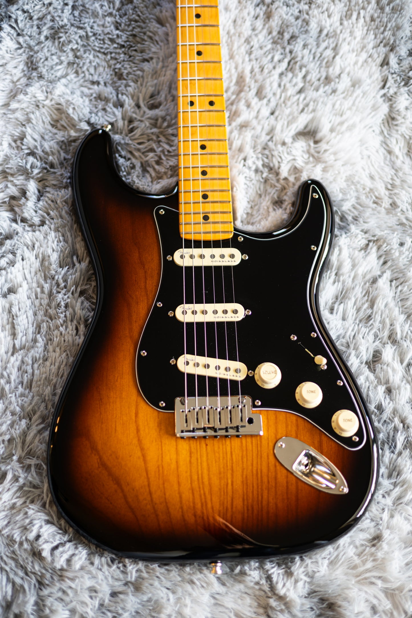 Fender American Ultra Luxe Stratocaster with Maple Fretboard 2021 - Present - 2-Color Sunburst