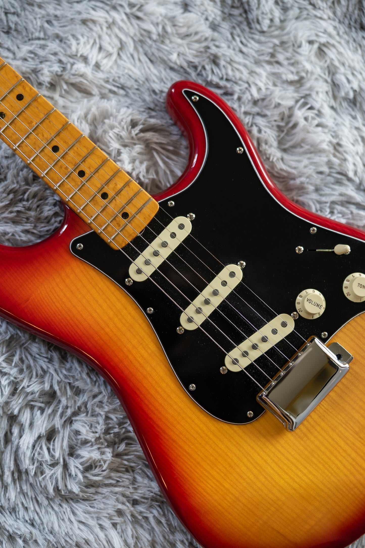 BEAUTIFUL Fender Rarities Series Flame Ash Top American Original '60s Stratocaster with Birdseye Maple Neck 2019 - Plasma Red Burst