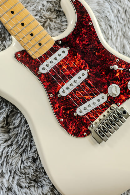 Fender Player Stratocaster with Maple Fretboard 2021 - Present - Olympic Pearl