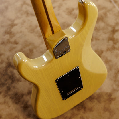 Fender Deluxe Stratocaster with Maple Fretboard 2017 - 2019 - Vintage Blonde