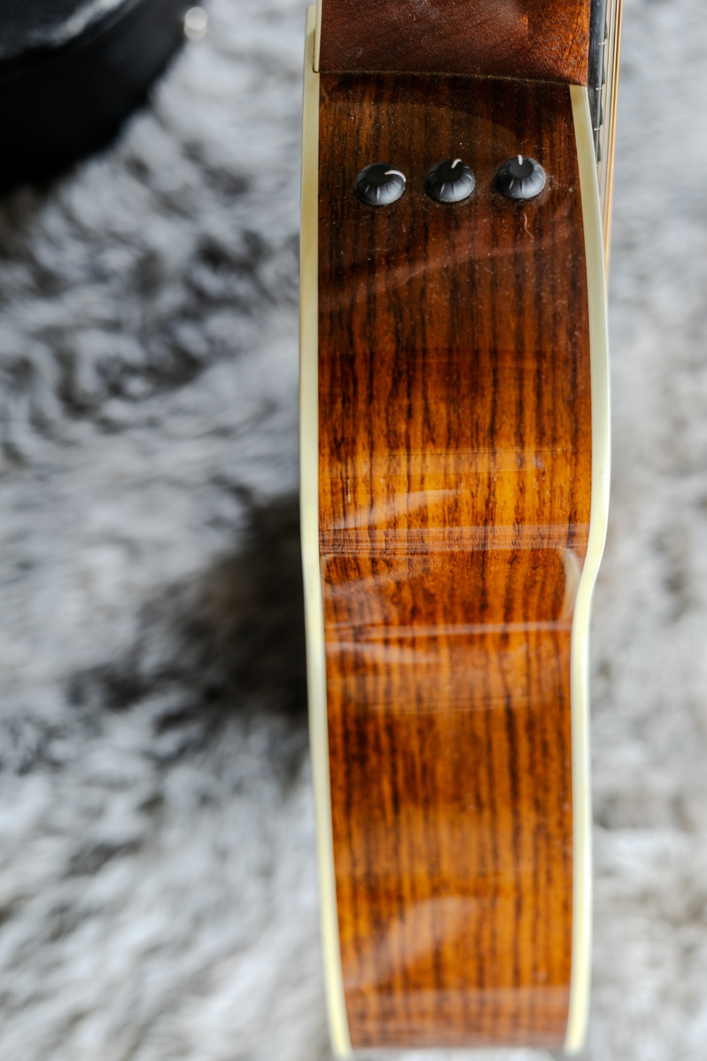 Taylor 214ce DLX with ES2 Electronics 2014 - Present - Natural