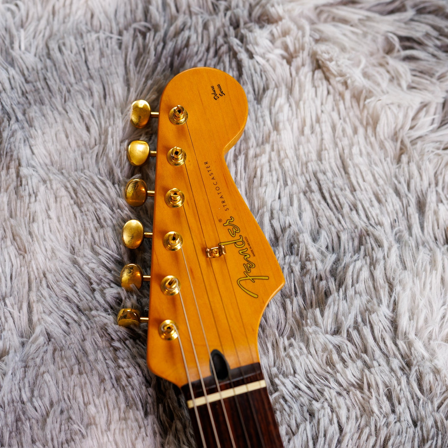 Fender Deluxe Super Stratocaster with Rosewood Fretboard 1997 - 2004 - Crimson Transparent