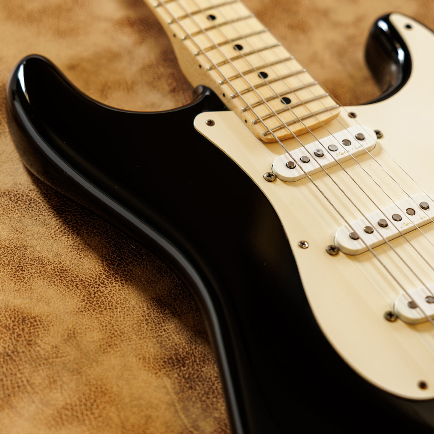 Fender Eric Clapton Artist Series Stratocaster with Vintage Noiseless Pickups 2001 - Present - Black