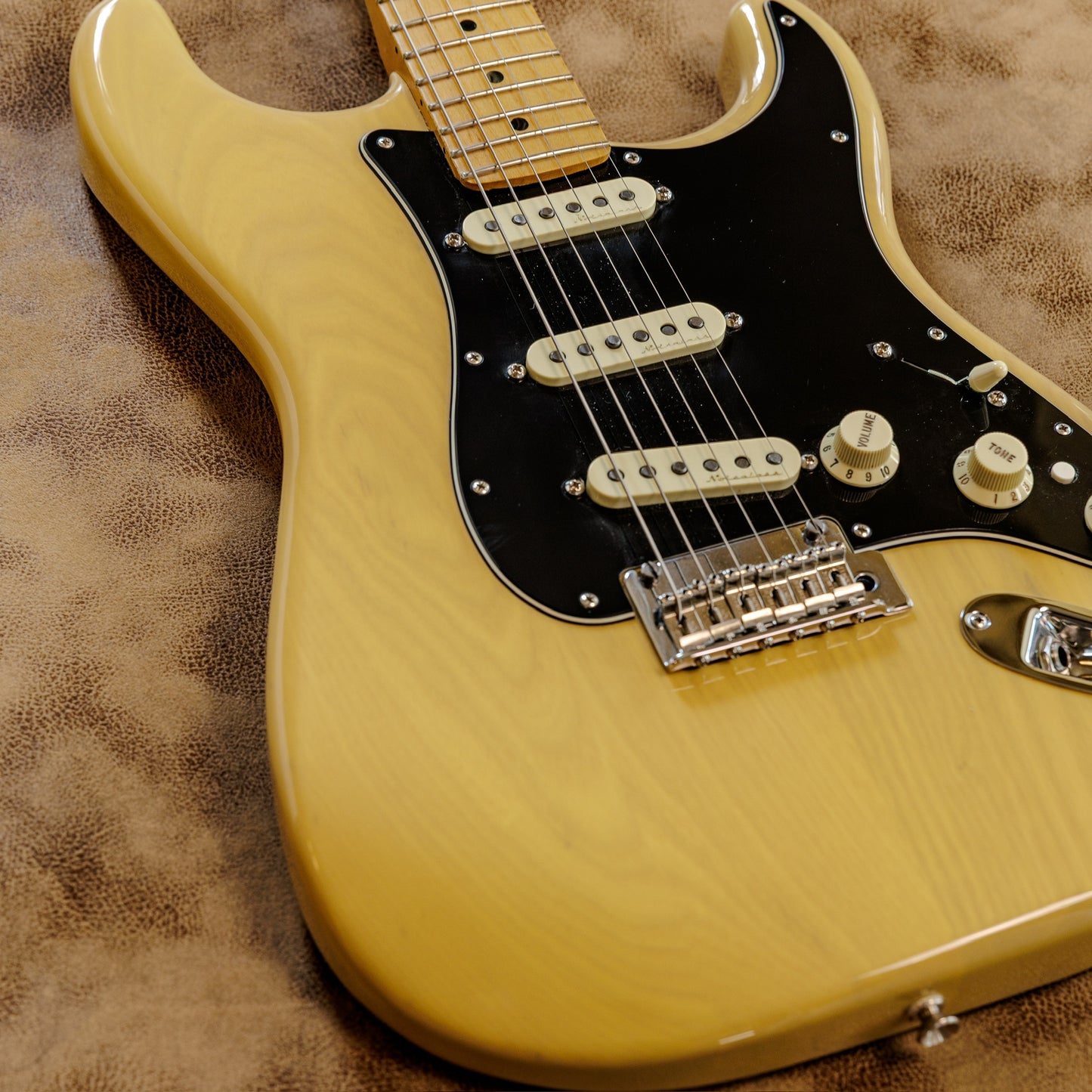 Fender Deluxe Stratocaster with Maple Fretboard 2017 - 2019 - Vintage Blonde