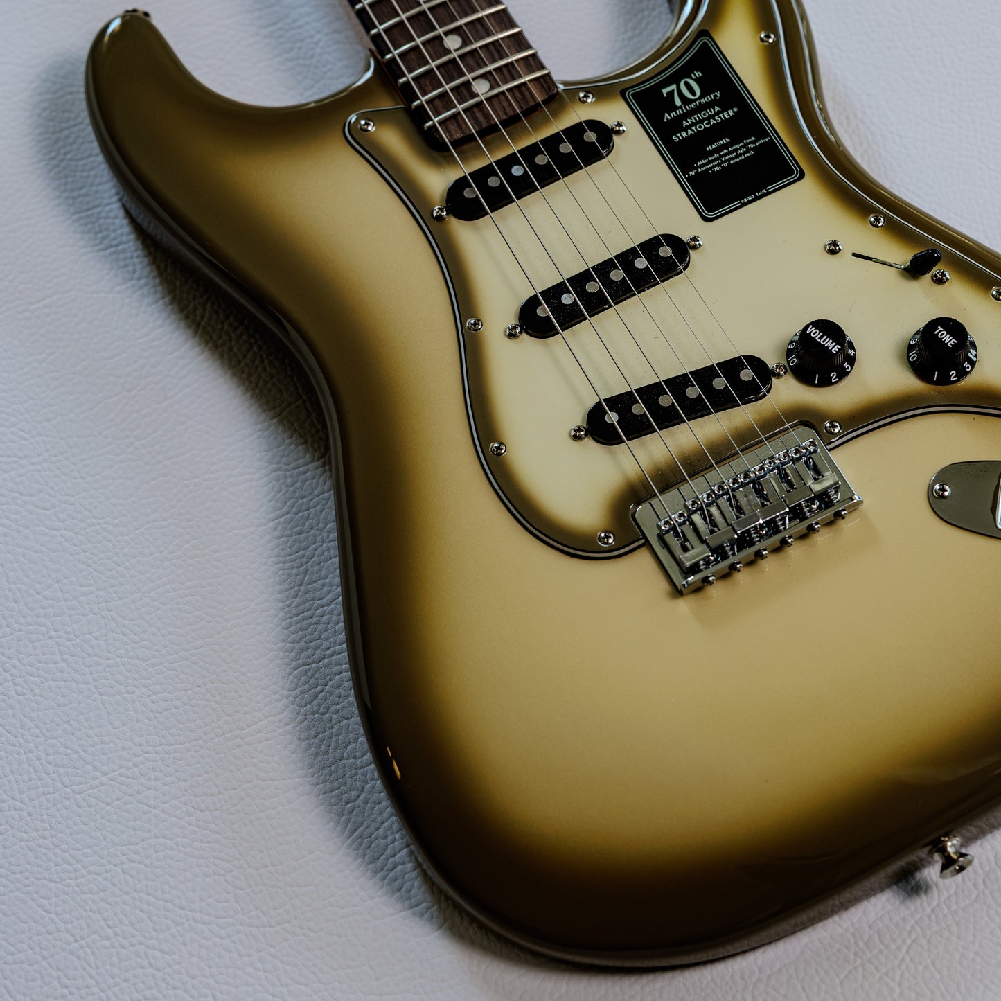 Fender 70th Anniversary Vintera II Stratocaster 2024 - Antigua