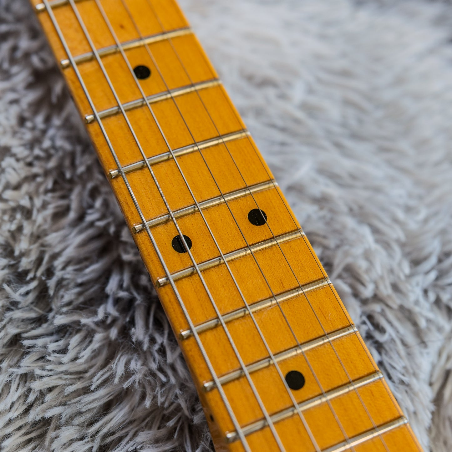 Fender Eric Johnson Stratocaster with Maple Fretboard 2005 - Present - White Blonde