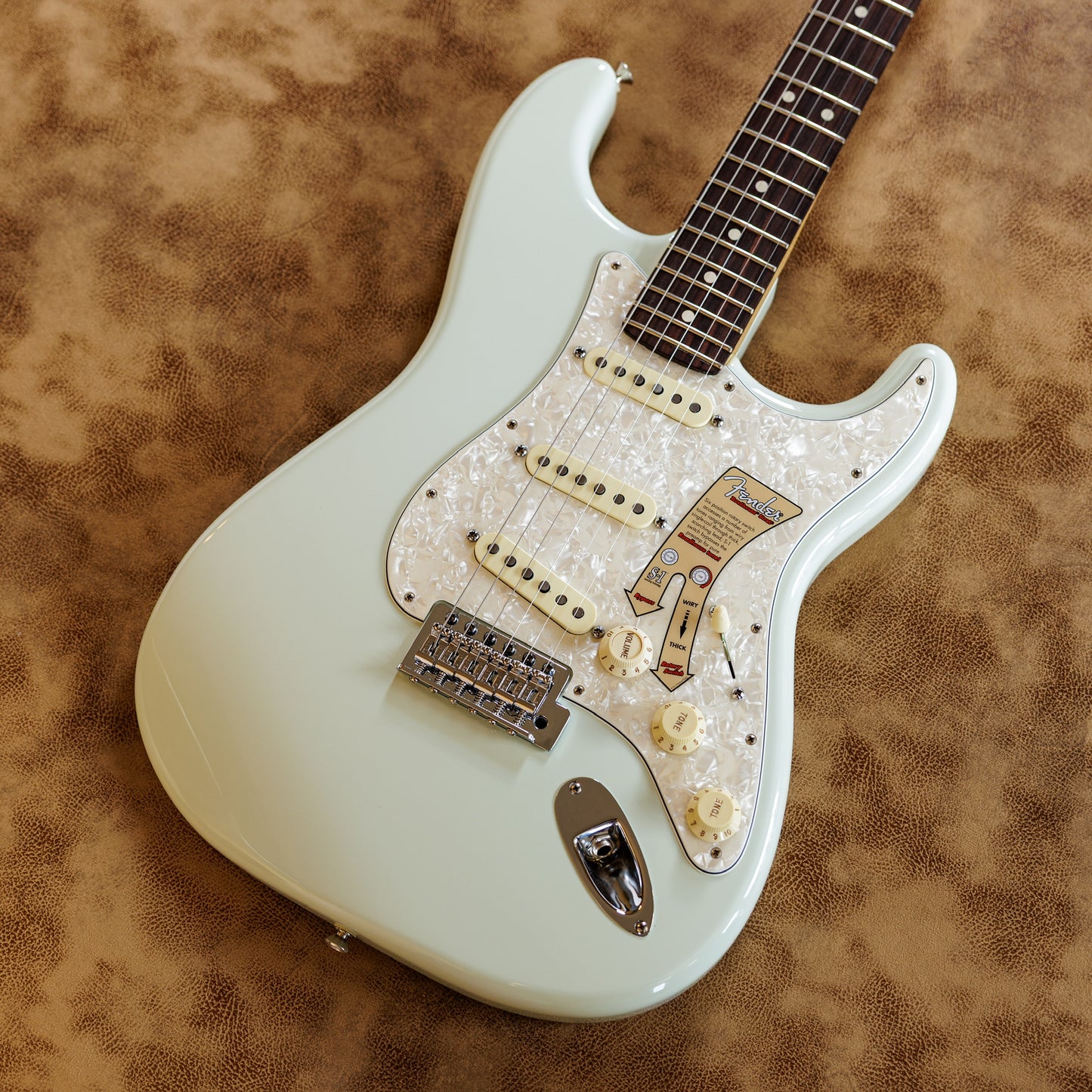 Minty Fender Deluxe Roadhouse Stratocaster with Rosewood Fretboard 2014 - 2015 - Sonic Blue