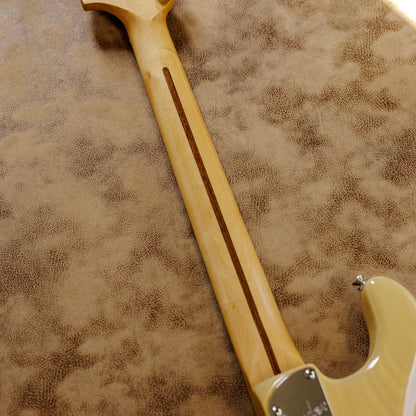 Fender Deluxe Stratocaster with Maple Fretboard 2017 - 2019 - Vintage Blonde