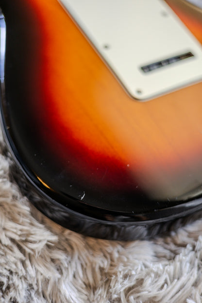 Fender Standard Stratocaster with Maple Fretboard 2006 - 2017 - Brown Sunburst