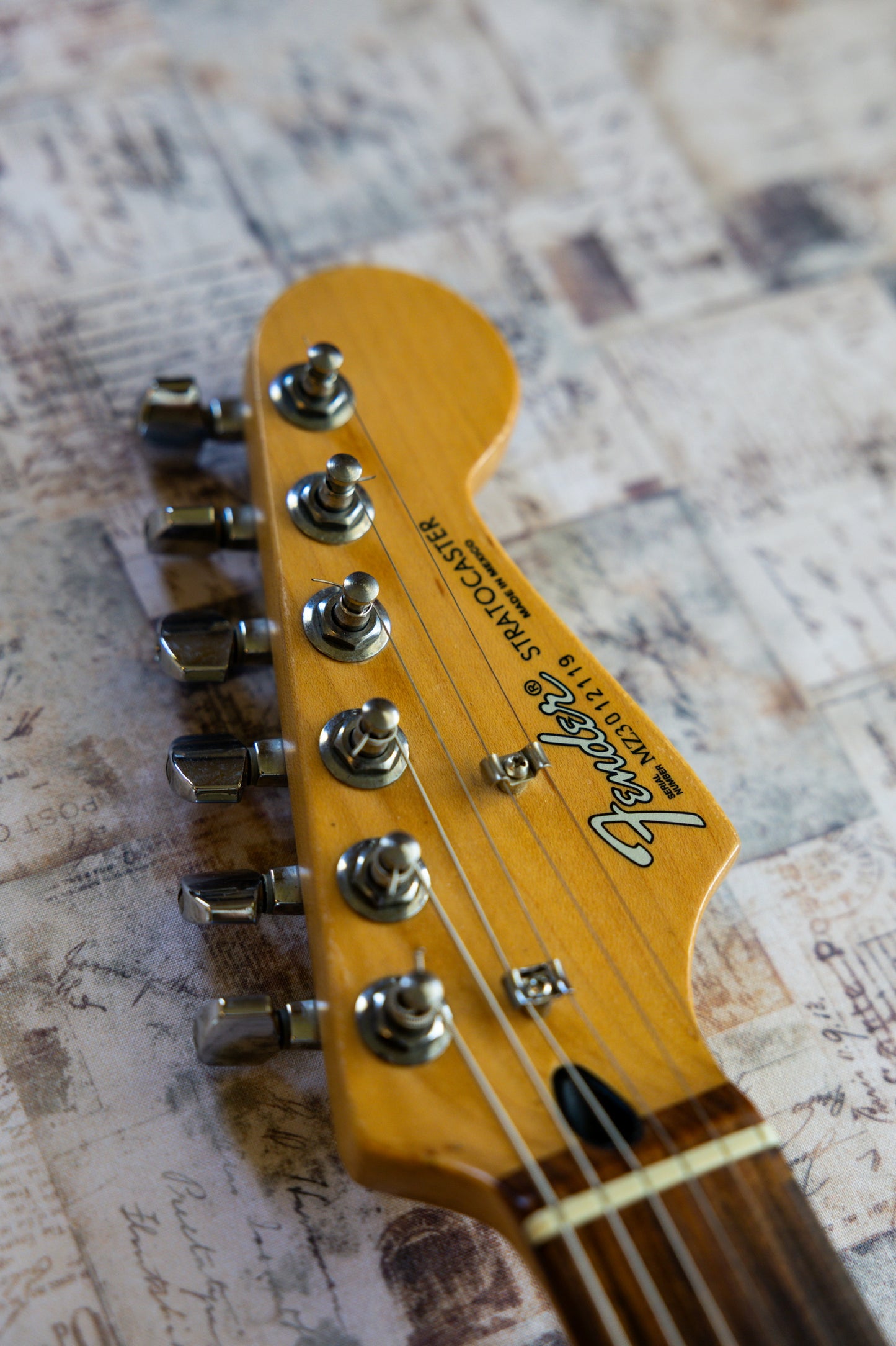 Fender Standard Stratocaster Satin with Maple Fretboard 2003 - 2006 - Candy Apple Red